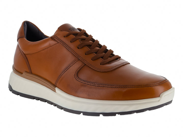 Zapato casual de cuero color miel con suela blanca y agujetas cafés.
