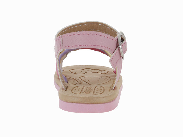 Sandalia infantil color rosa con tiras multicolores y adornos de flores.