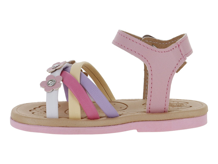 Sandalia infantil color rosa con tiras multicolores y adornos de flores.
