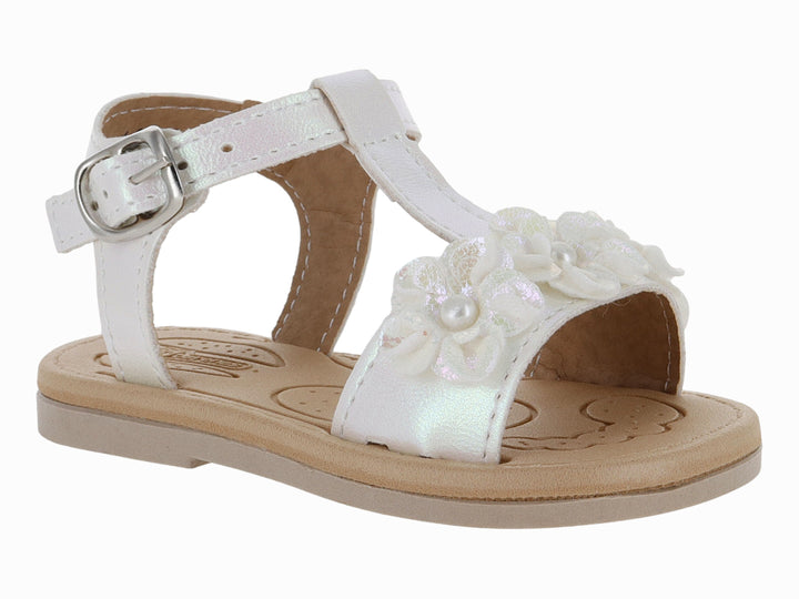 Sandalia blanca para bebé con detalle de flor decorativa y correa con hebilla plateada.