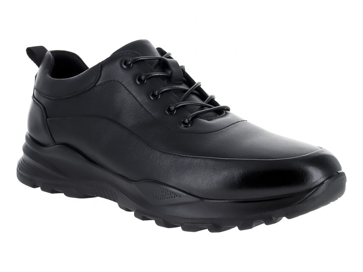 Zapato casual de cuero color negro con agujetas y suela robusta para hombre.