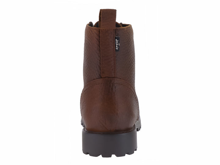 Bota casual color café con suela negra gruesa y agujetas.