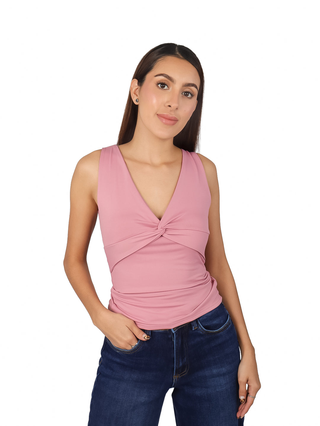 Blusa sin mangas color malva con cuello en V y detalle trenzado al frente.