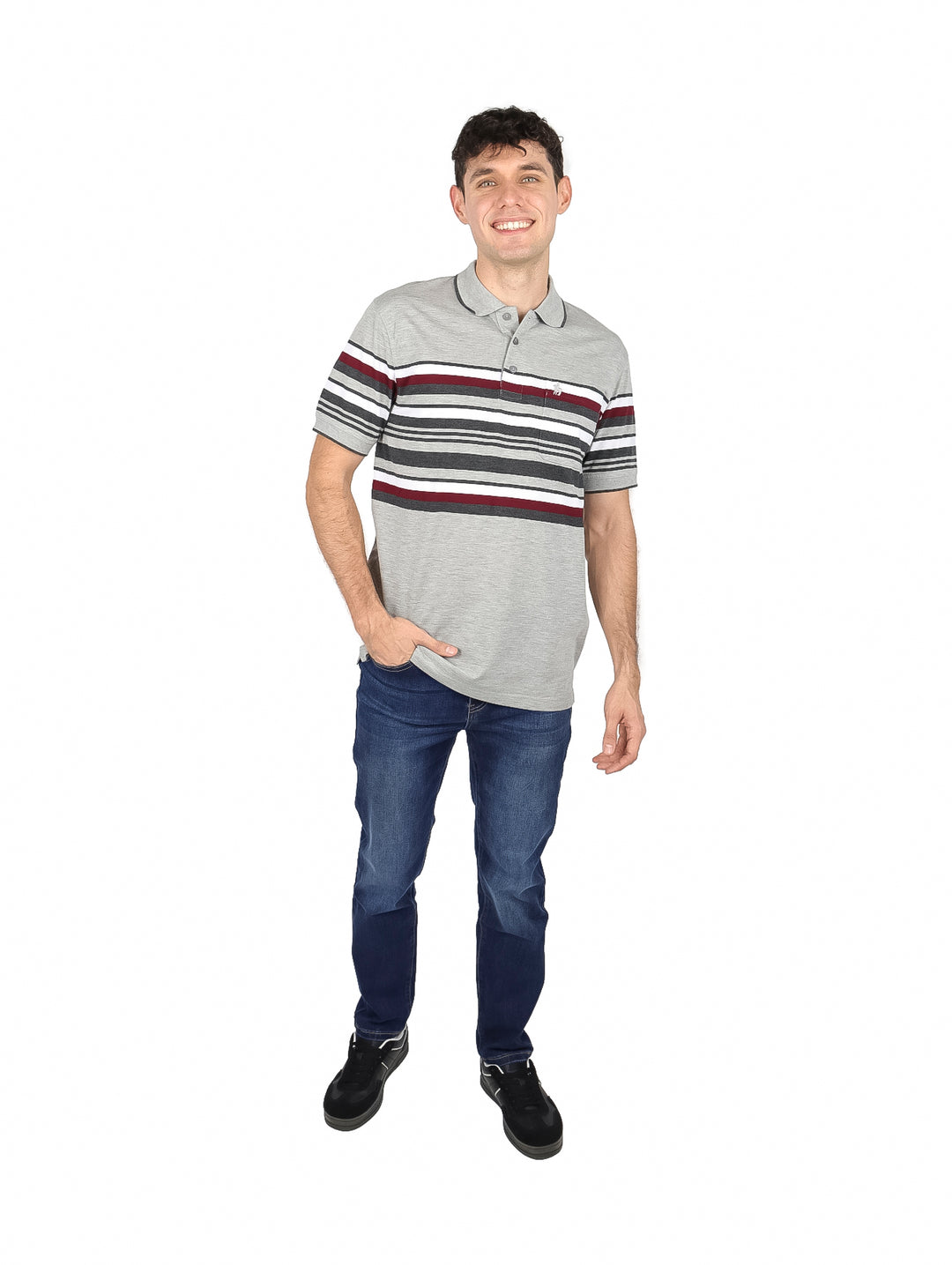 Playera polo gris para Hombre con diseño de rayas horizontales en el pecho.