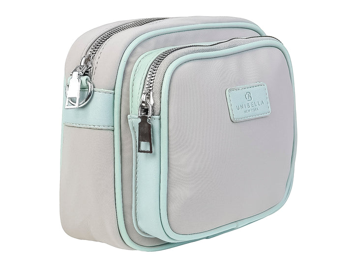Bolso pequeño de color gris con bordes en tono claro y cierre de cremallera de la marca Unibella.