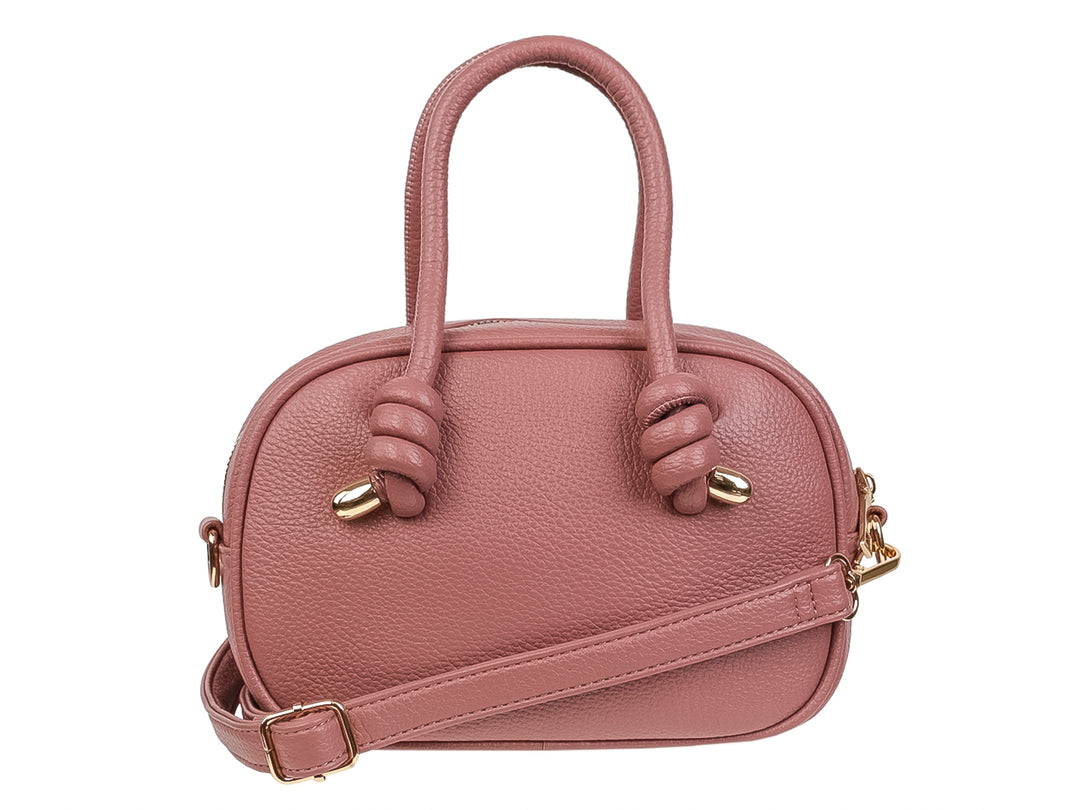 Bolso de mano color rosa con textura rugosa, asas superiores con detalle de nudos y herrajes dorados.