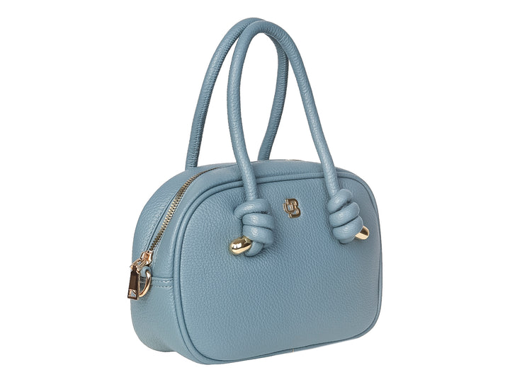 Bolso de mano color azul jeans con asas superiores y detalles dorados en forma de nudos.