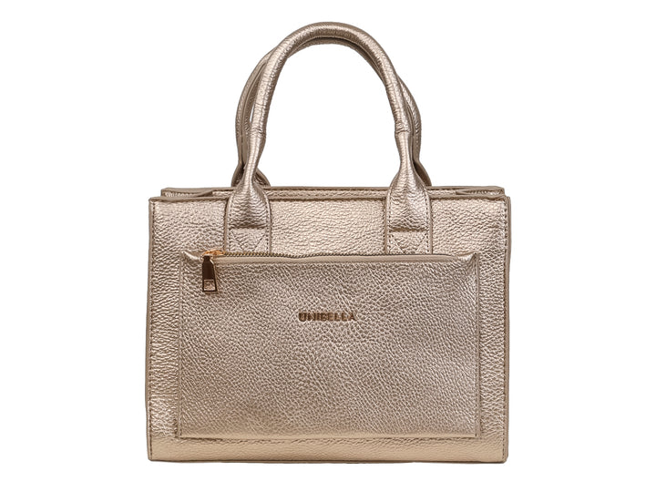 Bolso de mano color dorado con textura granulada, asas superiores y bolsillo frontal con cierre.