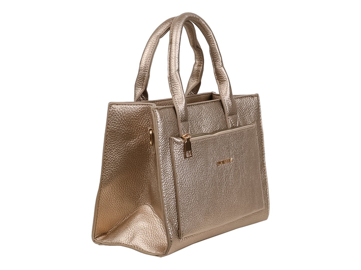 Bolso de mano color dorado con textura granulada, asas superiores y bolsillo frontal con cierre.