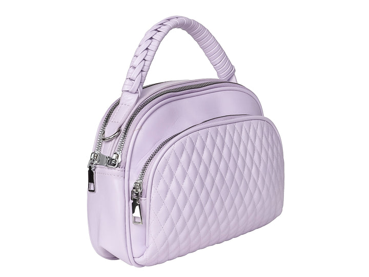 Bolso morado de material sintético con diseño acolchado en rombos y asa superior trenzada.
