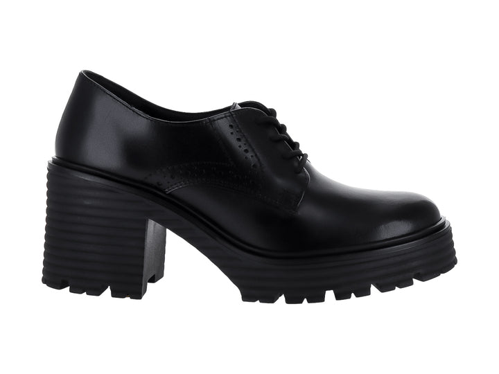 Zapato negro de tacón cuadrado y plataforma con suela dentada y cierre de cordones para mujer.