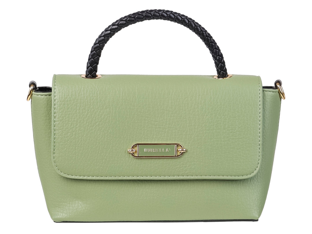 Bolso de mano color verde con asa superior trenzada en negro y detalle metálico dorado al frente.