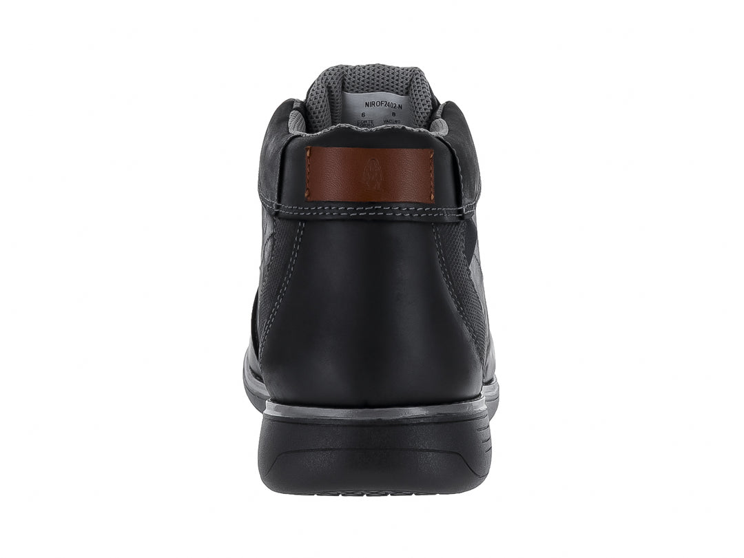 Zapato casual de cuero negro con cordones y suela gris oscuro.