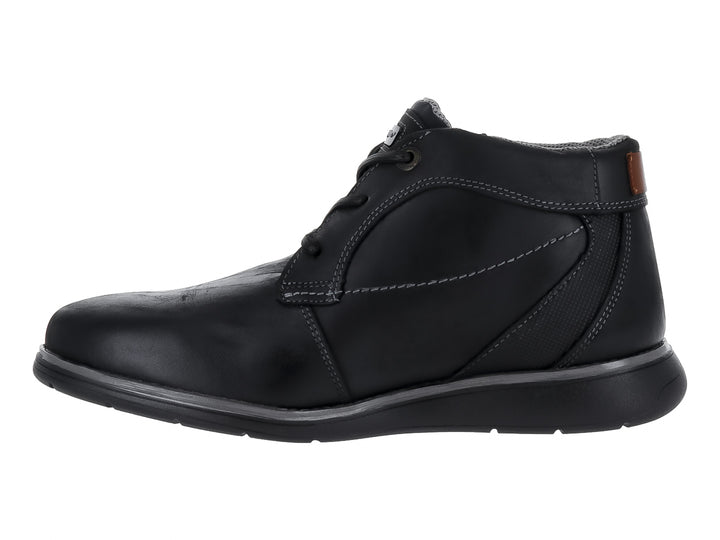 Zapato casual de cuero negro con cordones y suela gris oscuro.