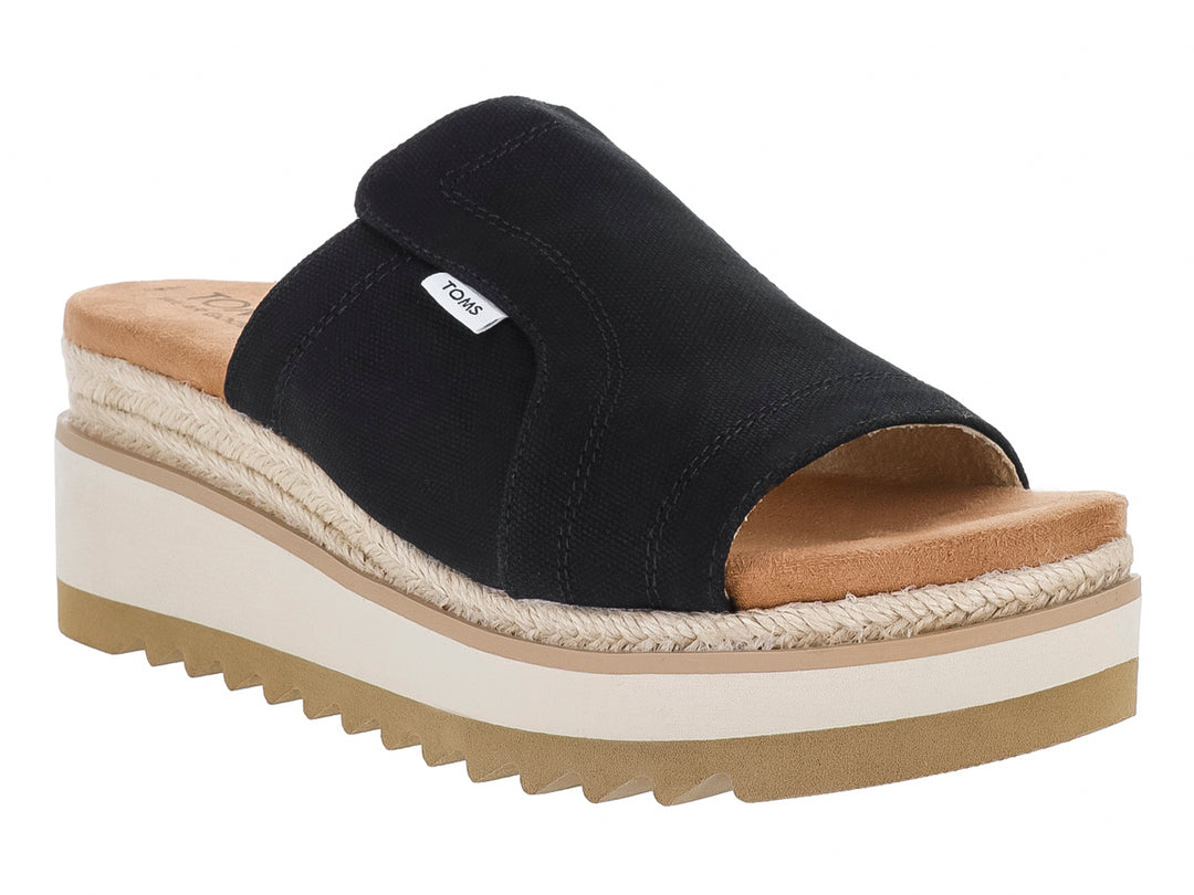 Sandalia TOMS de plataforma color negro con suela blanca y beige y detalle de cuerda.