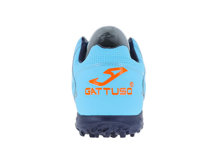 Zapato de fútbol GATTUSO color azul claro con suela azul marino y detalles en dorado.