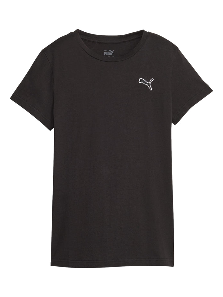 Mujer vistiendo una playera PUMA Better Essentials de color negro con logotipo blanco en el pecho.