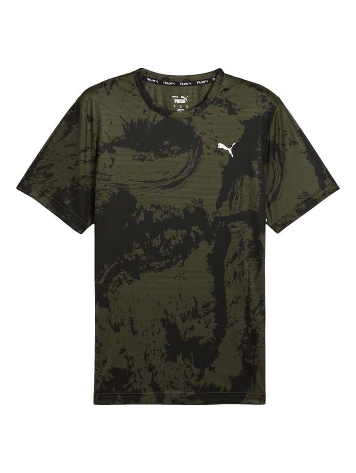 Camiseta deportiva PUMA color verde oliva con estampado abstracto y cuello redondo.