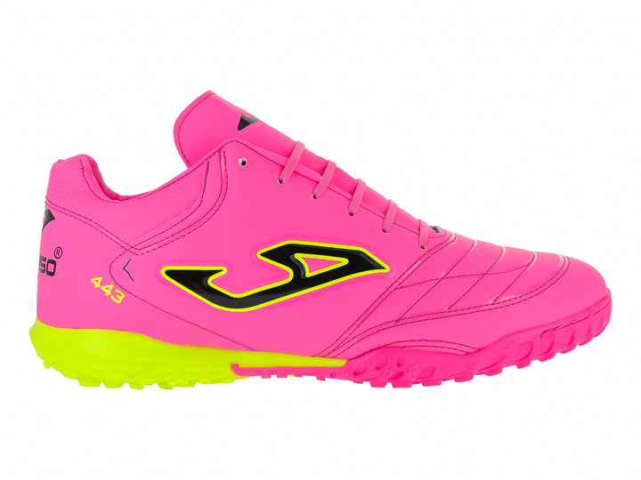 Zapato de fútbol GATTUSO 443 en color rosa brillante con detalles en amarillo y negro, suela para pasto sintético.