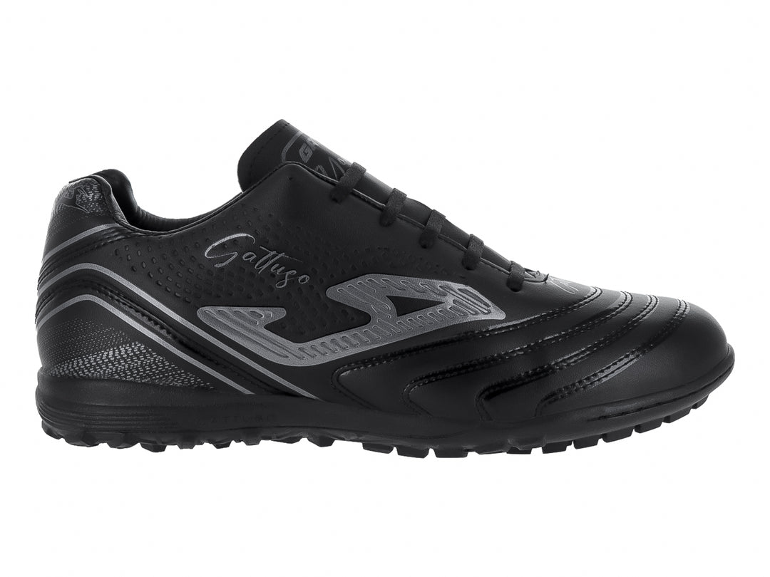 Zapato de fútbol GATTUSO modelo 719 TF en color negro con detalles en gris y suela para pasto sintético.