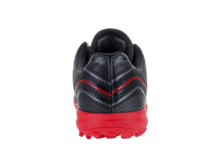 Zapato de fútbol GATTUSO color negro con suela roja y detalles decorativos en rojo y gris.
