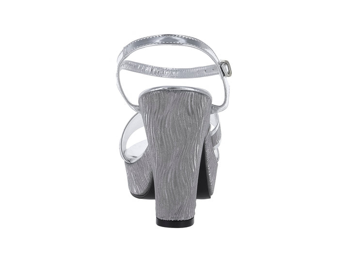 Sandalia de plataforma color plata con tacón grueso y correa ajustable al tobillo para mujer.