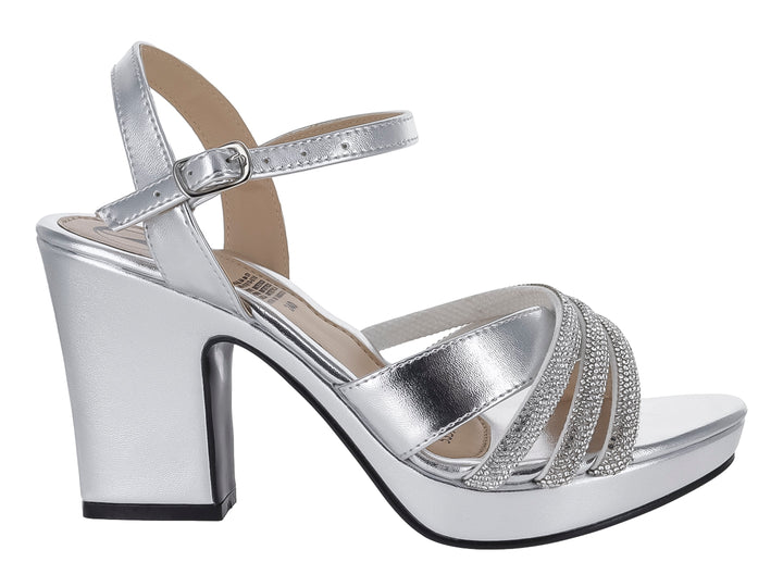 Sandalia elegante color plata con tacón cuadrado, plataforma y detalles de pedrería en la parte frontal.