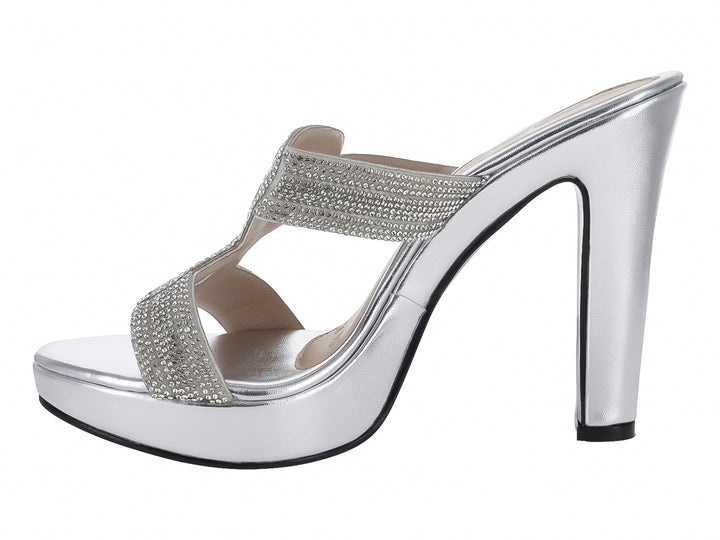 Sandalia plateada de tacón alto y plataforma con tiras decoradas con brillantes.