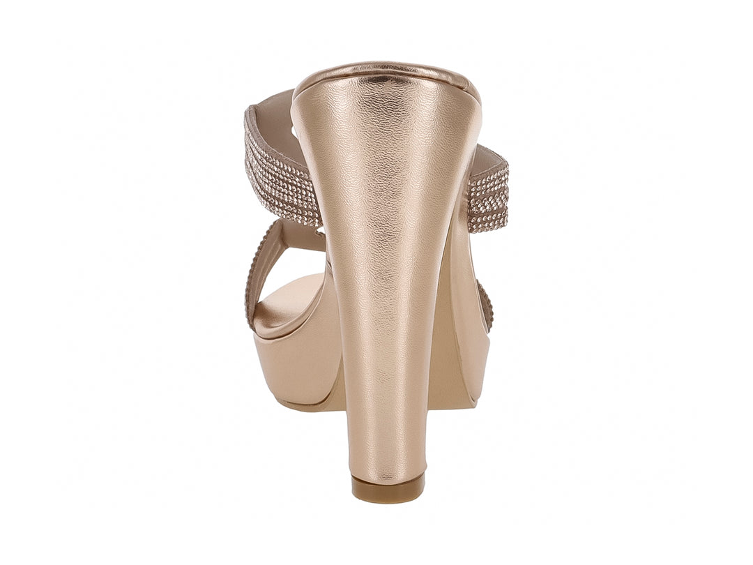 Sandalia de tacón alto y plataforma color oro rosado con correa adornada con brillantes.