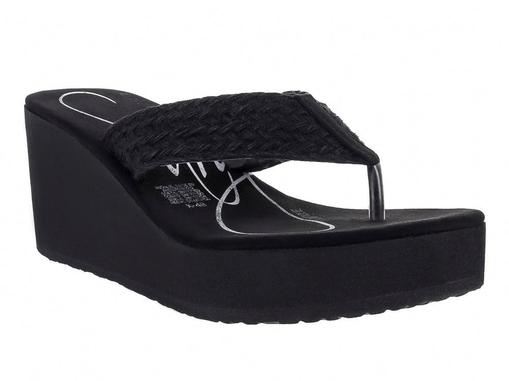 Sandalia de plataforma color negro con tira trenzada y suela de cuña.