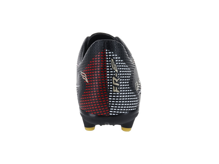 Zapato de fútbol marca Furia color negro con detalles gráficos en rojo y blanco y tacos dorados.
