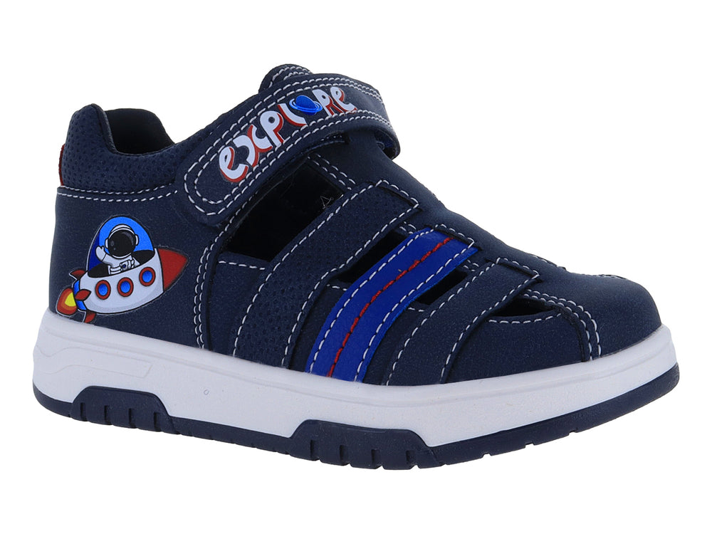 Sandalia infantil color marino con suela blanca y estampado de astronauta en el lateral.