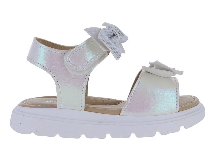 Sandalia blanca para niña con plataforma, detalles de moños y acabado iridiscente.