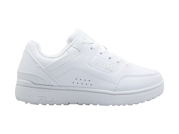 Tenis FILA Sutton East Low color blanco total con textura de cuero sintético y suela blanca.