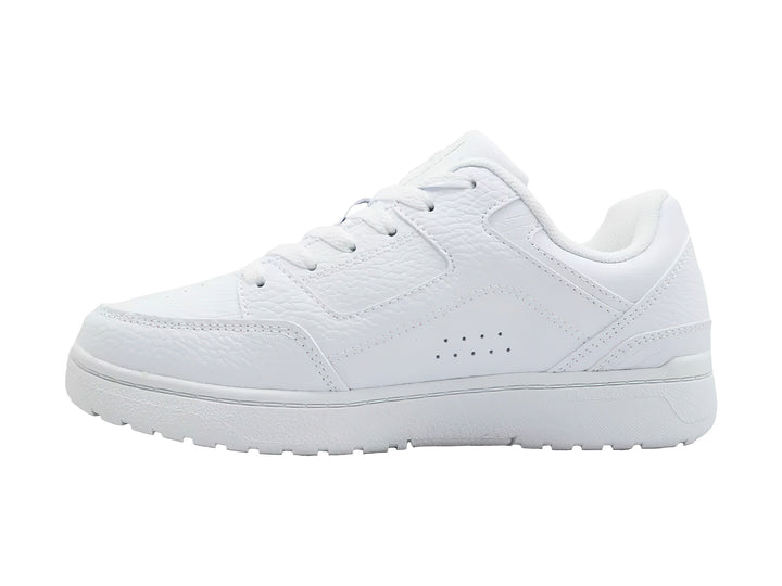 Tenis FILA Sutton East Low color blanco total con textura de cuero sintético y suela blanca.