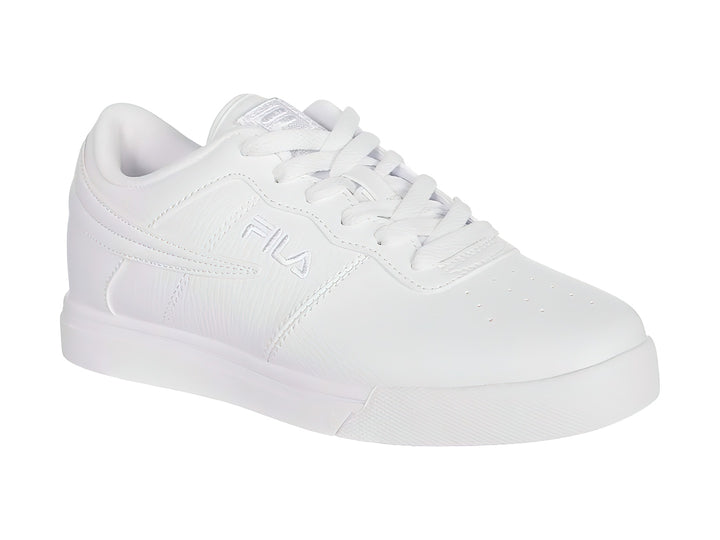 Tenis FILA modelo Vulc 13 Low en color blanco total con suela plana y cordones.