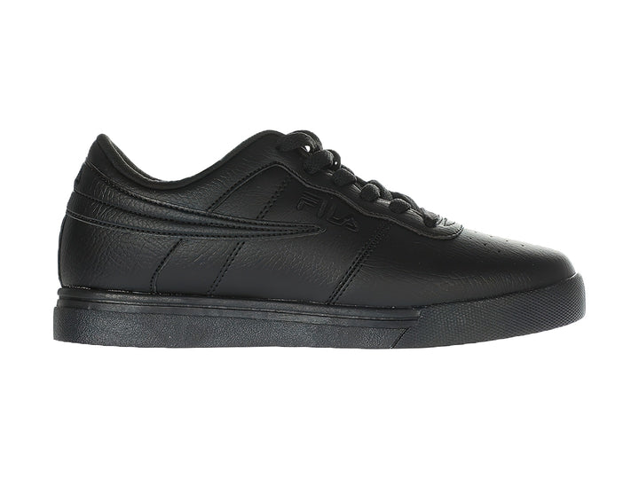 Tenis FILA modelo Vulc 13 Low en color negro total con suela vulcanizada y acabado mate.