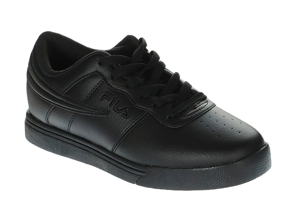 Tenis FILA modelo Vulc 13 Low en color negro total con suela vulcanizada y acabado mate.