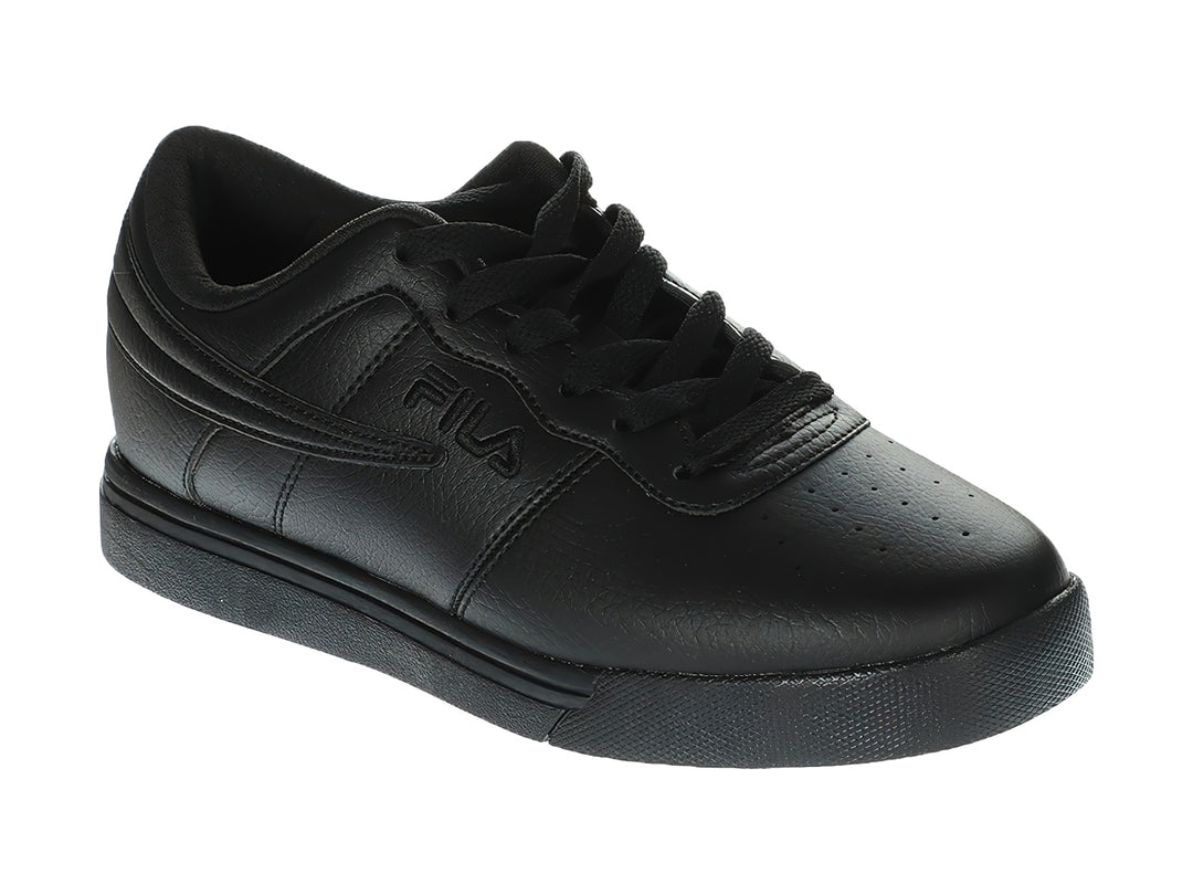 Tenis FILA modelo Vulc 13 Low en color negro total con suela vulcanizada y acabado mate.