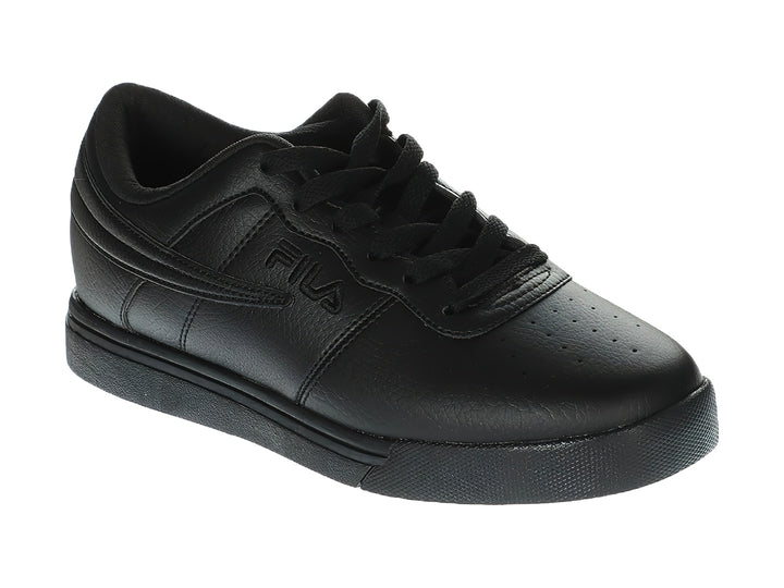 Tenis FILA modelo Vulc 13 Low en color negro total con suela vulcanizada y acabado mate.