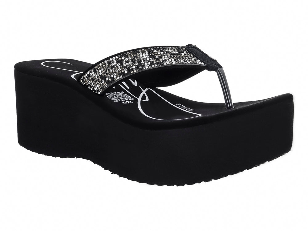 Sandalia de plataforma color negro con tira brillante decorada con lentejuelas.