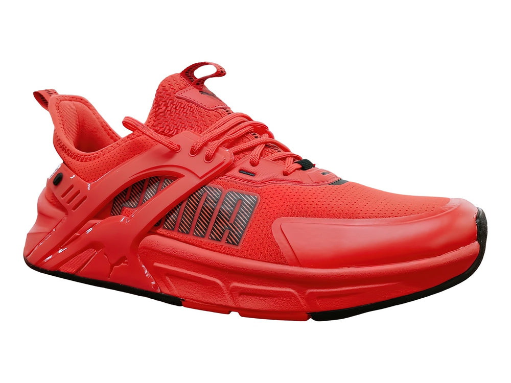 Tenis deportivos PUMA color rojo con detalles en negro, diseño moderno con malla transpirable y suela robusta.