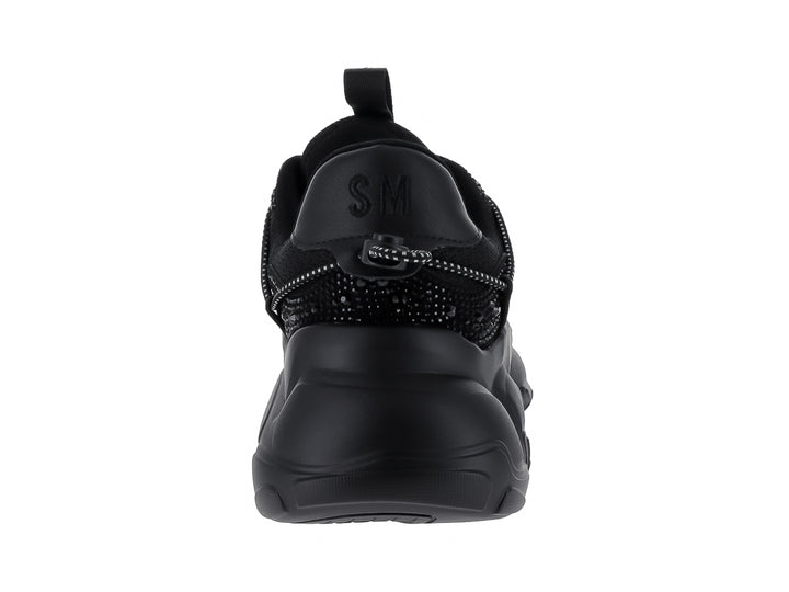 Tenis negros de terciopelo Steve Madden con suela chunky y detalles brillantes.