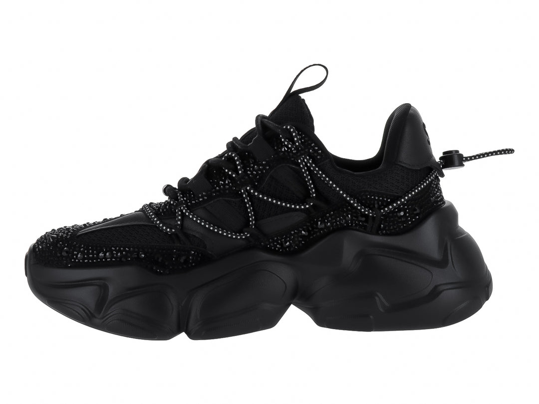 Tenis negros de terciopelo Steve Madden con suela chunky y detalles brillantes.