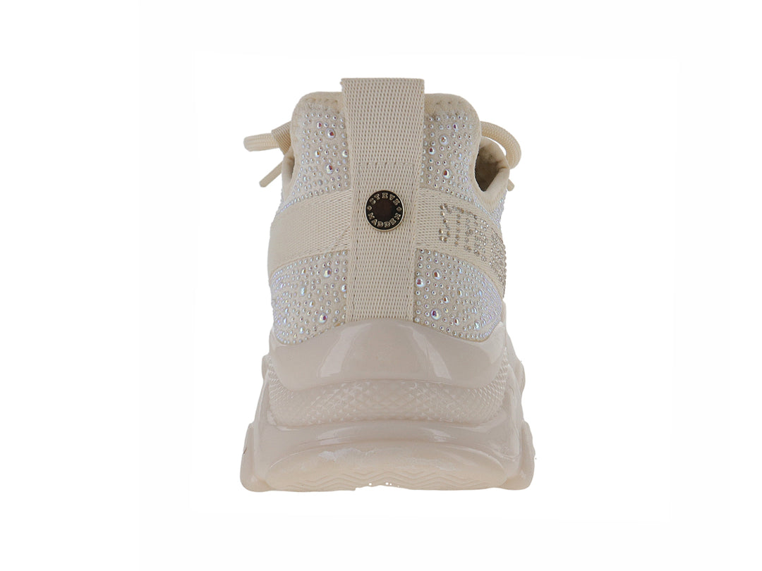 Tenis Steve Madden color beige con incrustaciones de perlas y suela ancha de plataforma.