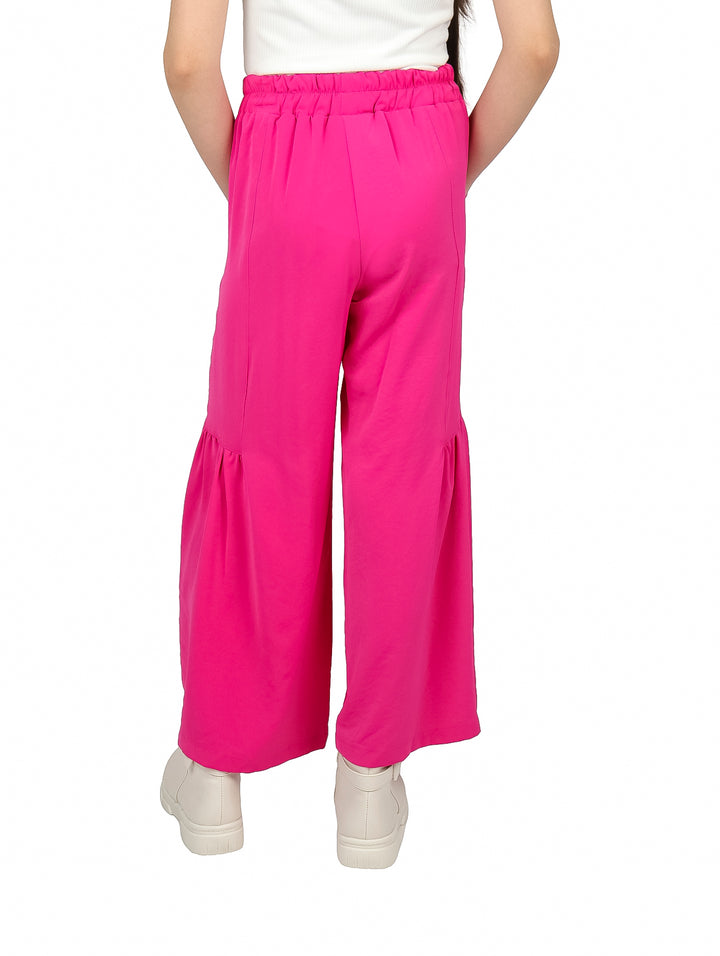 Pantalón rosa fucsia para niña con cintura elástica y diseño de pierna ancha con volante en la parte inferior.
