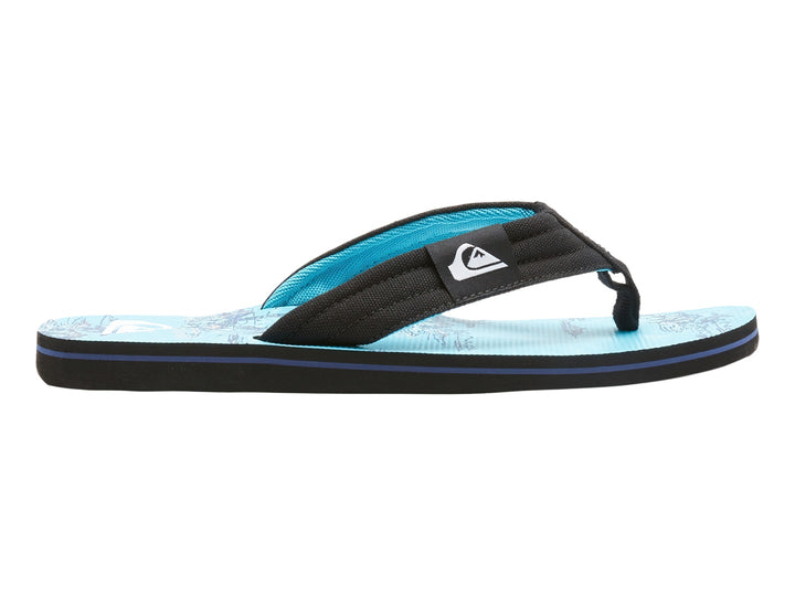 Sandalias Quiksilver color azul con correas negras y suela plana.