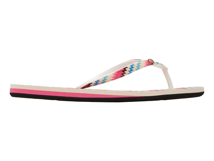 Sandalias planas Roxy con tiras en patrón de zigzag multicolor y suela negra con detalle rosa.