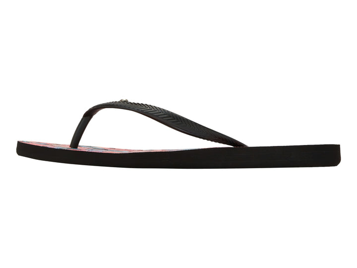 Sandalias negras tipo flip-flop con suela plana y detalles decorativos en rojo.