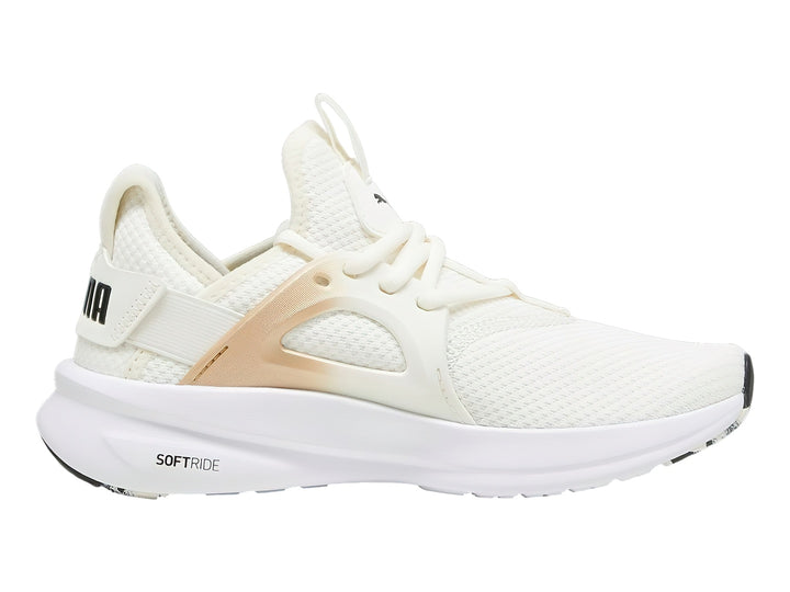 Tenis deportivos PUMA color blanco con detalles en dorado y suela blanca.